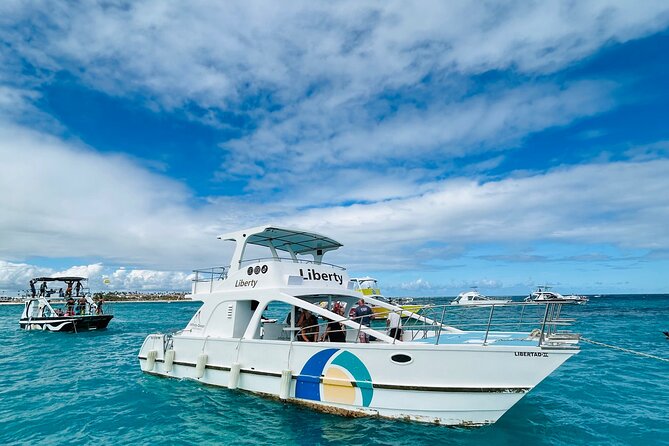 Party Boat Punta Cana Public or Private and Open Bar - Music, dancing, and the crew vibe with Lyndsay and Gabriel