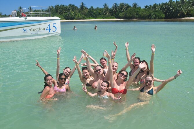 Private Catamaran Cruise with Slide & unlimited drinks - The natural pool and the party rhythm on the water