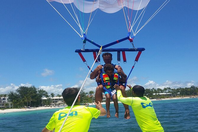 Private Catamaran + Private Parasailing - up to 20 passengers - Safety and comfort: how to avoid small headaches in a big moment