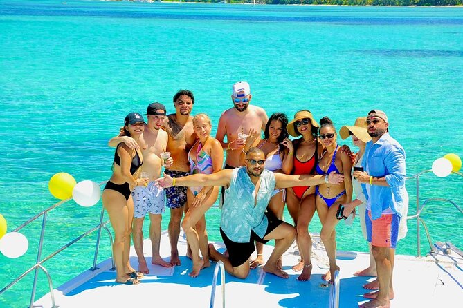 Private Cruise with BBQ - Slide And Open Bar - Open bar and BBQ lunch: included comforts that make value real