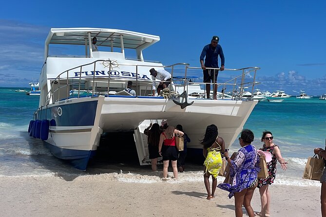 Private Luxury Charter Punta Cana Bavaro - Cabeza de Toro Virgin Beach: white sand time with coconut service