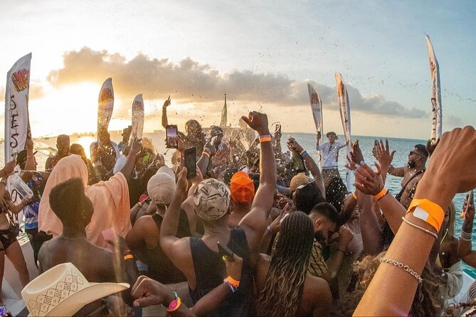 Private Party Boat at Coast of Punta Cana and Bávaro - Natural Pool Sandbar Party: The Waist-Deep Stop People Remember