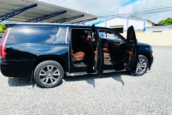 Private Punta Cana Luxury Car Transportation - On the road: a calm ride where the driver watches the details