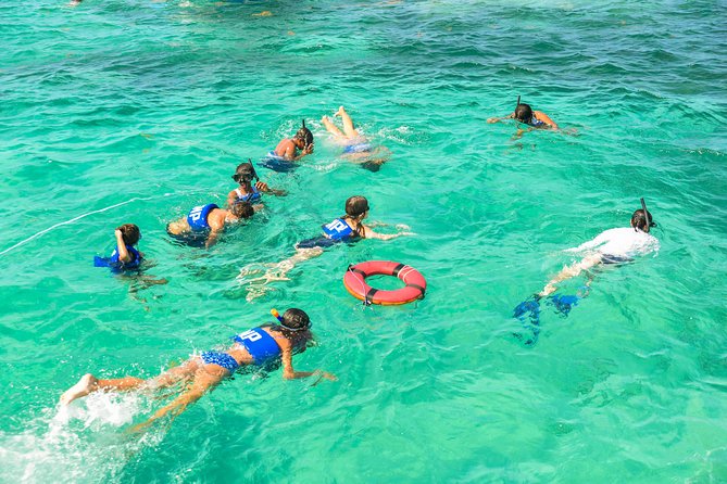 Private Snorkeling in Punta Cana - On-board food and comfort: showers, nachos, and salt control
