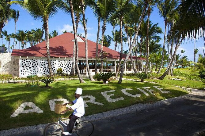 Private Transfer Punta Cana Airport to/from Grand Palladium Palace Punta Cana - From Grand Palladium to PUJ: Lobby Pickup at Your Requested Time
