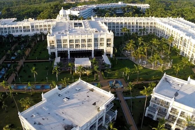Private Transfer Punta Cana Airport to/from Riu Palace Bavaro - Airport arrival at PUJ, the name sign meet-and-greet