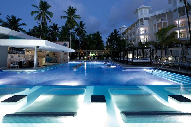 Private Transfer Punta Cana Airport to/from Riu Palace Macao - Finding Your Driver at PUJ, With a Name Sign