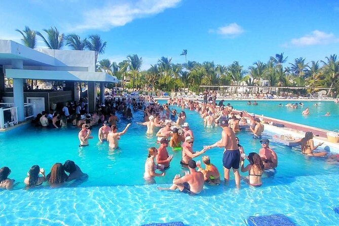 Private Transfer Punta Cana Airport to/from Riu Republica Punta Cana - The fast, low-stress way to start at Riu Republica