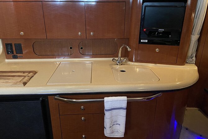 Private Yacht in Punta Cana, Unlimited Drinks and HipHop Music - Dolphins area viewing, how to make it work on a moving yacht