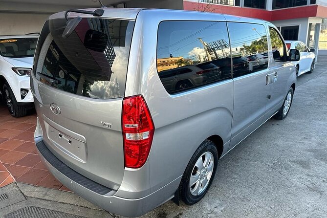 Punta Cana Airport Shuttle to Bávaro and Punta Cana Hotels - Price and logistics: $32 per group can be a deal