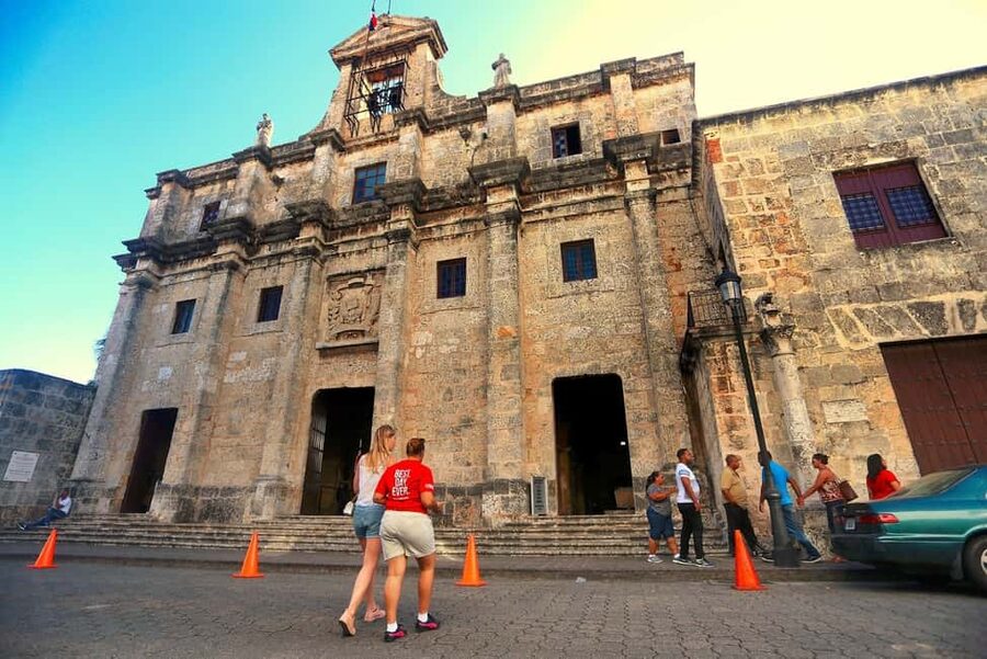Punta Cana: All-Inclusive Day Trip to Santo Domingo - Malecón waterfront views, then the National Palace moment