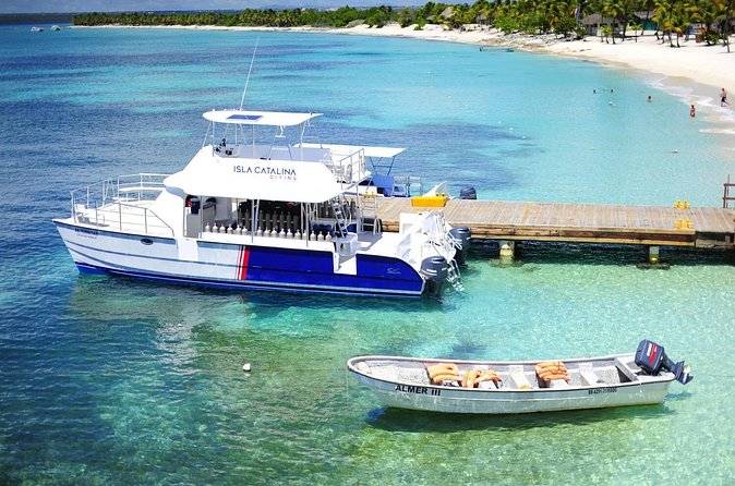 Punta Cana Catalina Island Catamaran Tour Package Deal - Beachside Dominican buffet lunch, not an afterthought