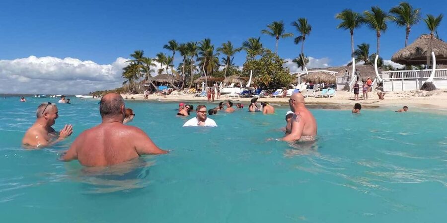 Punta Cana: Catalina Island Snorkeling Trip with Lunch - Guide and group vibe: languages matter, and so does organization