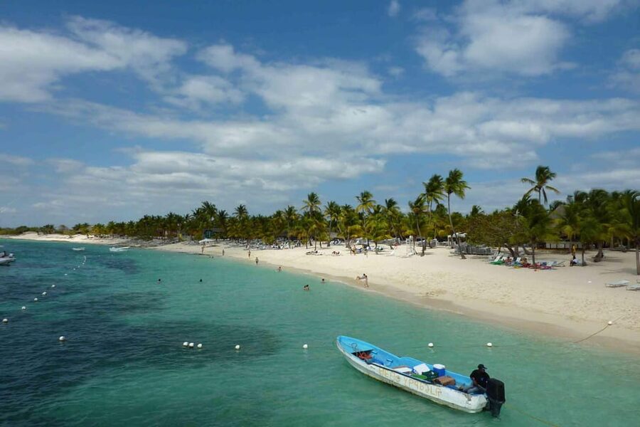 Punta Cana: Catalina Snorkeling & Altos de Chavón Day Trip - Lunch, drinks, and the reality of an 8-hour day
