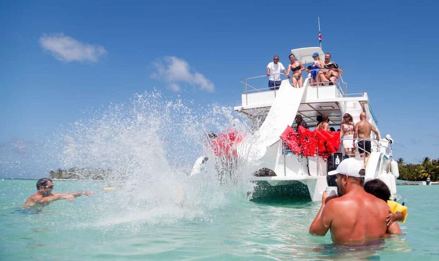 Punta Cana: Catamaran Boat Party with Unlimited Drinks - Pickup in Cabeza de Toro, Bávaro, and Uvero Alto: the underrated value