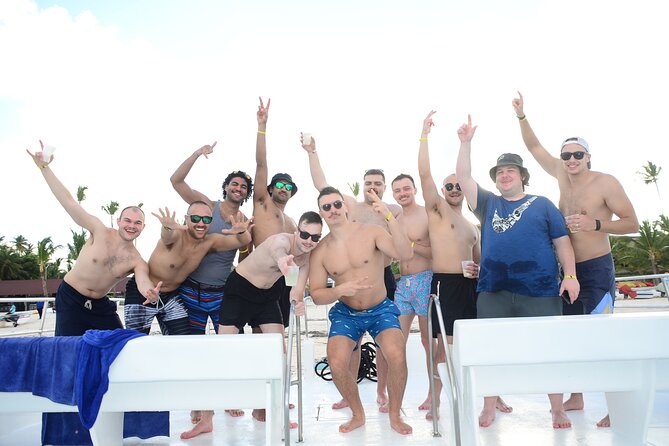 Punta Cana Catamaran Private Tour with BBQ and Natural Pool - BBQ lunch and open bar onboard: value you feel in your day