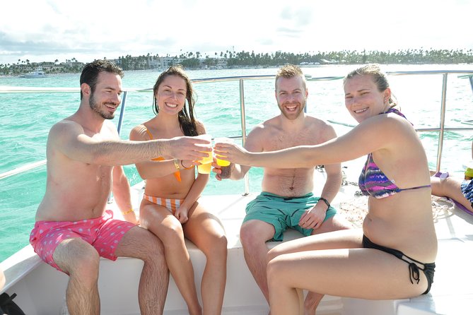 Punta Cana Combo Tour: Snorkeling, Catamaran Cruise & Parasailing - Natural pool time and the floating bar moments