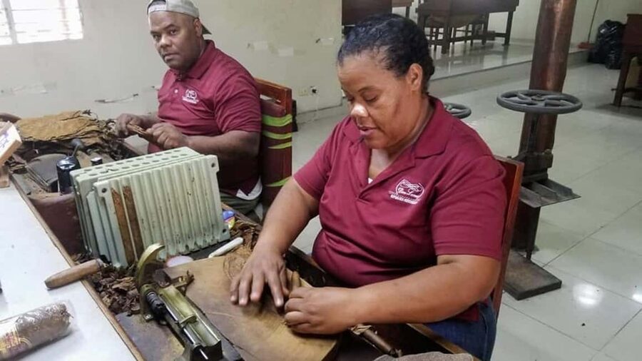 Punta Cana: Don Lucas Cigar Factory & Rum Tour with Pickup - Don Lucas Artisan Complex: how the 3.5-hour format works