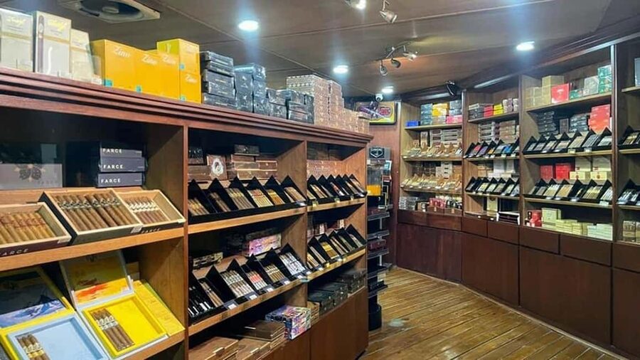 Punta Cana: Don Lucas Cigar Factory & Rum Tour with Pickup - Oliver & Oliver Rum Lounge: guided tasting and aging explanations