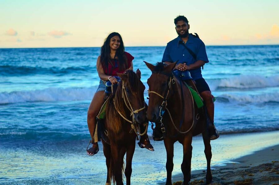 Punta Cana: Horseback Riding Tour with Sunset at Macao Beach - The Short Stop on the Way Back: Café, shopping, and a breather
