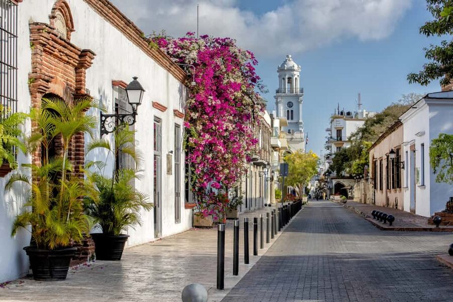 Punta Cana & La Romana: Santo Domingo Guided Tour & Lunch - Los Tres Ojos first, before the city pulls you in