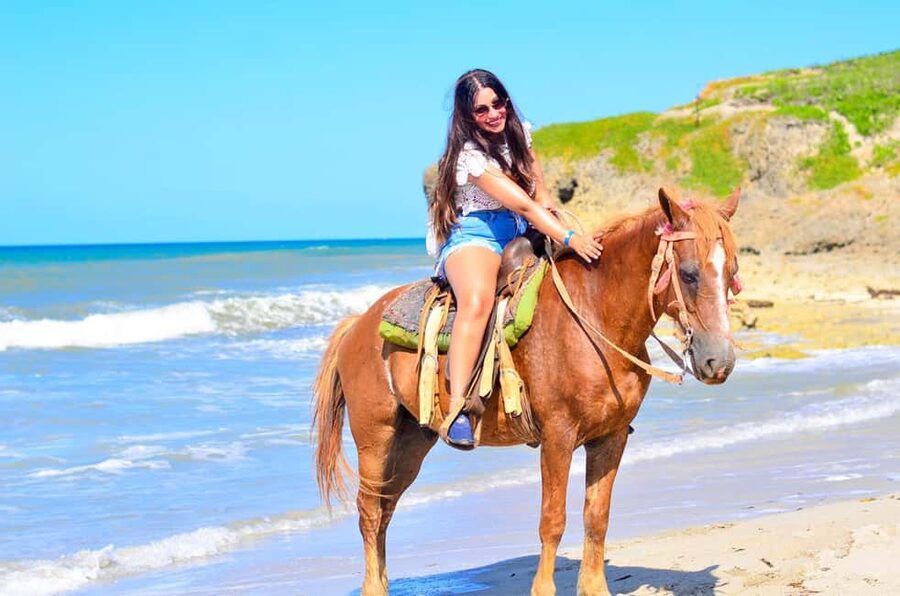 Punta Cana: Macao Beach & Forest Horseback Riding Tour - Río Anamuya: a guided nature pause
