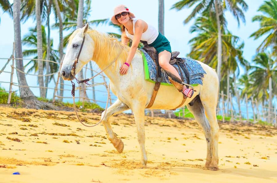 Punta Cana: Macao Beach & Forest Horseback Riding Tour - Shopping and coffee tasting: the short local flavor stop