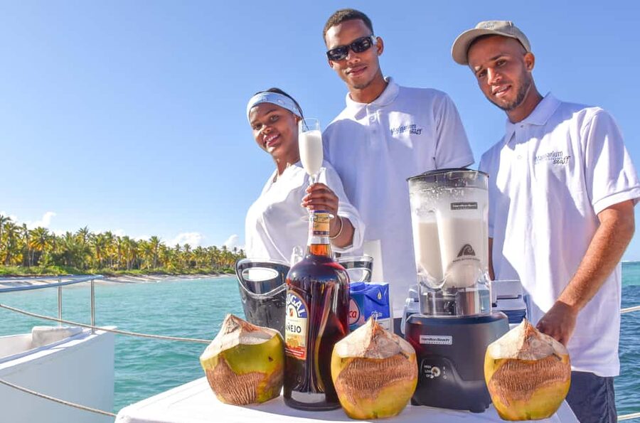 Punta Cana: Marinarium Snorkeling Cruise - Open bar, snacks, and the photo rules you should be ready for
