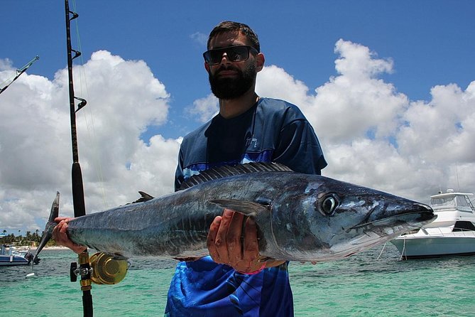 Punta Cana Offshore Deep Sea Fishing Charter - The crew plan: bait, lines, and real adjustments