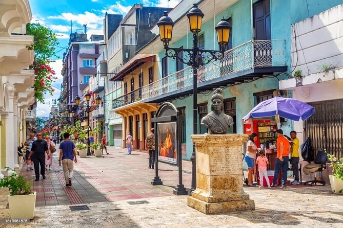 Punta Cana Panoramic Tour of The City of Santo Domingo - La Puerta del Conde: where the day’s story starts