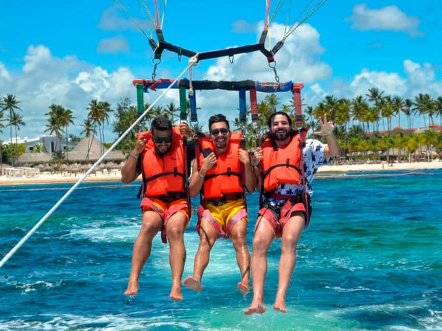 Punta Cana: Parasaling Adventure on the beach - Parasailing in Punta Cana: a short thrill with big payoff