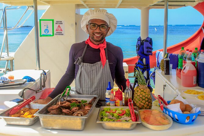Punta Cana Private Boat (BBQ included) - Open bar and island classics: rum, beer, cocktails, Mamajuana