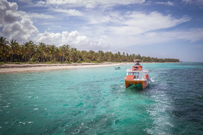 Punta Cana Private Catamaran Cruise with Drinks and Light Snacks - Stop 4: Playa Bibijagua souvenir market hang (about 20 minutes)