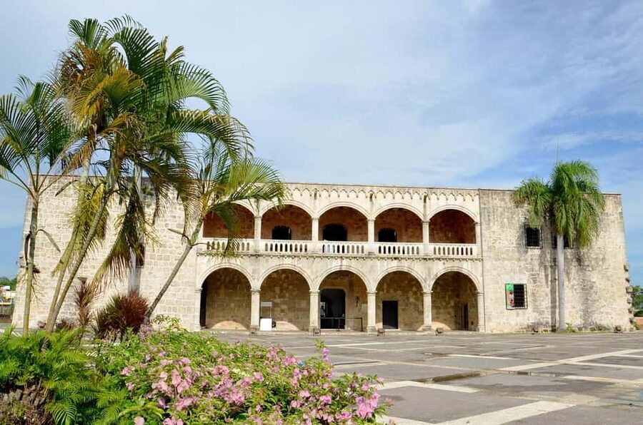 Punta Cana: Santo Domingo City Tour with Lunch - Colonial Zone Time: Lunch, Walking, Shopping, and Street Views