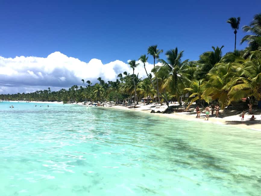 Punta Cana: Saona Island Catamaran Adventure with Lunch - Lunch and open bar: the Dominican comfort-food pause