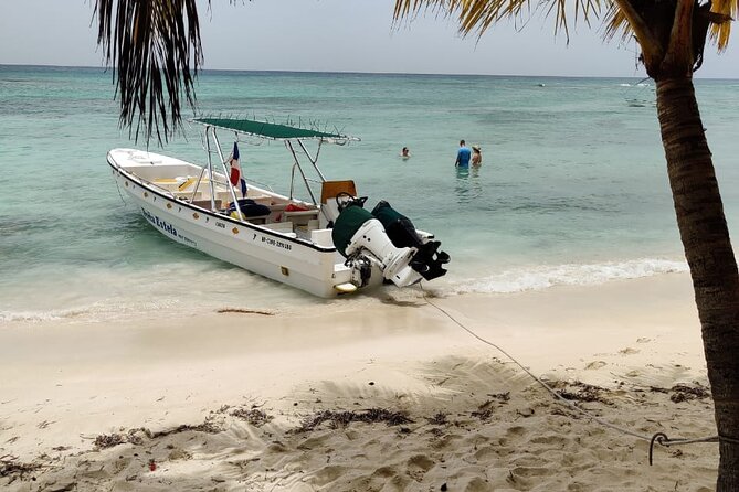 Punta Cana: Saona Island Food And Drink Catamaran Hotel Pickup - Lunch on Saona: what’s included and the best way to eat