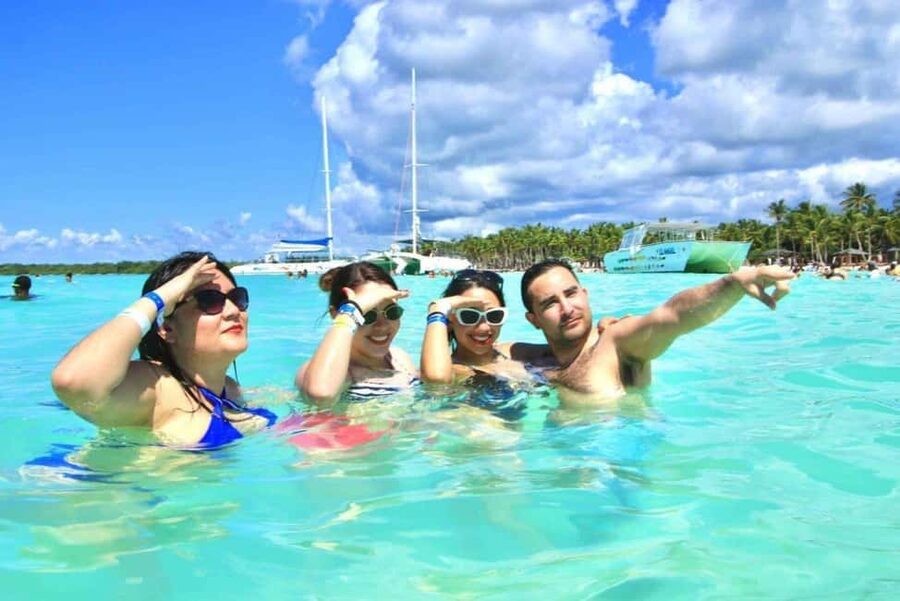 Punta Cana: Saona Island Speedboat and Catamaran Tour - Who Should Book Saona by Speedboat and Catamaran?