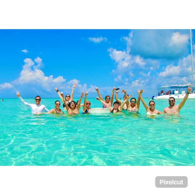 Punta Cana: Saona Island Tour with Lunch and Drinks - Catamaran Return: Entertainers, Music, and Open-Bar Energy