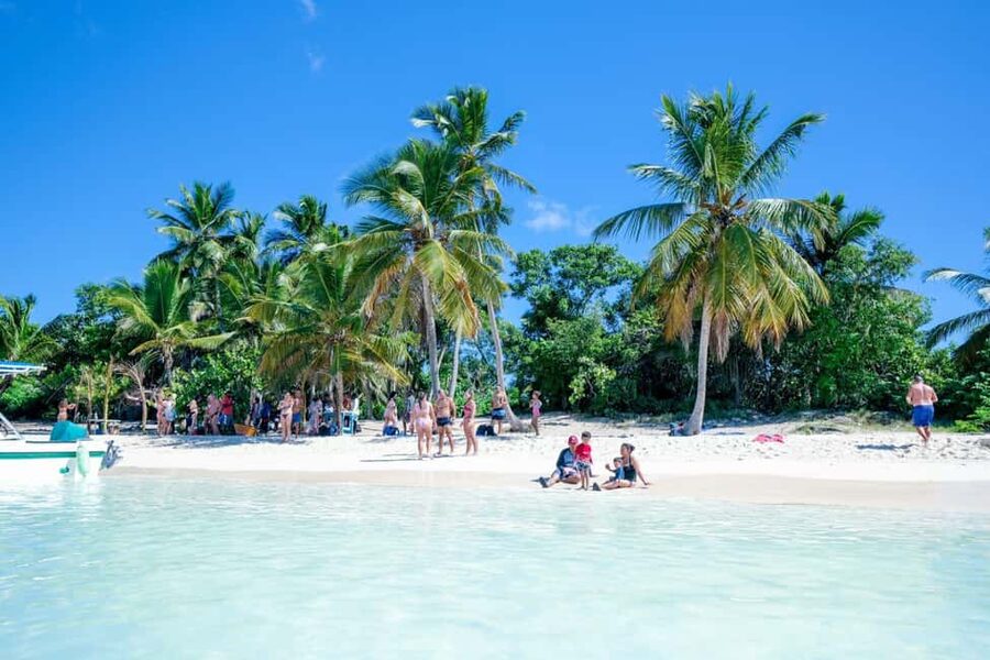 Punta Cana: Saona Island VIP 4 first-class beach and sunset - Canto de la Playa: that quieter beach break you’ll feel in your photos