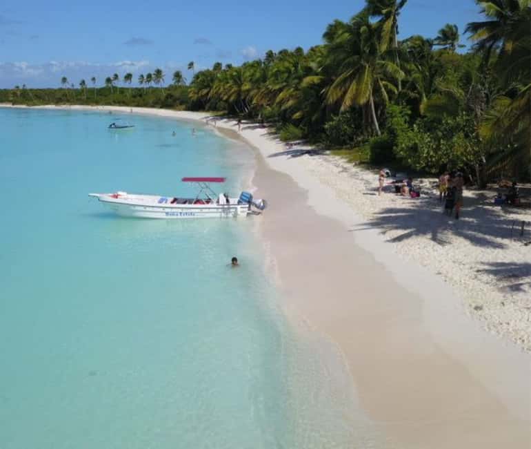 Punta Cana: VIP Private Speedboat Escape to Saona Island - Playa Palmilla Photo Stops And Free Time, A Welcome Buffer