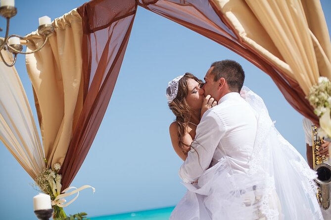 Punta Cana wedding photographer, Wedding ceremony - Your Portraits: 100 to 120 Retouched Images and Lightroom Color Fixes