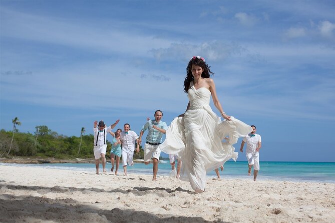Punta Cana wedding photographer, Wedding ceremony - Decorations and Wedding Extras: What’s Included, What Costs More