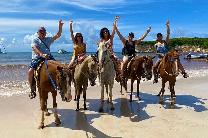 Round Mountain + Beach + Horse + Lunch - Playa El Limón first: beach time, fishing villages, and a quieter coast