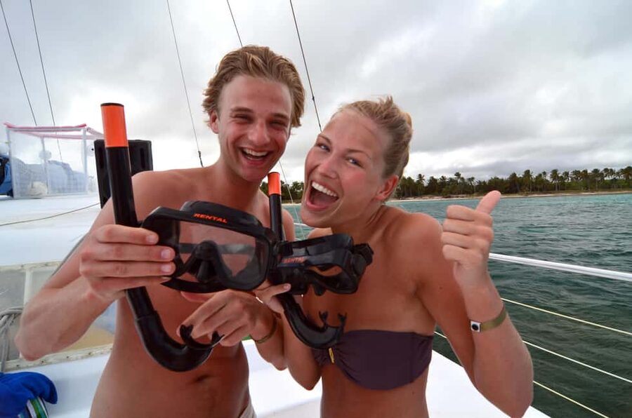 Sailing Splash Tour Speedboat, Snorkel, and Catamaran - Sharks and stingrays: what this encounter is really about