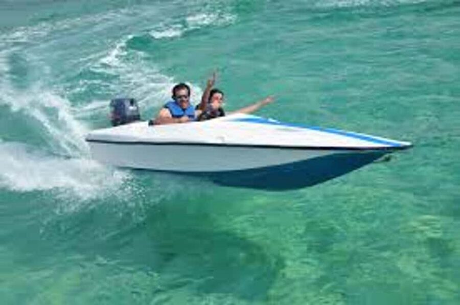 Sailing Splash Tour Speedboat, Snorkel, and Catamaran - Driving like James Bond: your 2-person speedboat ride