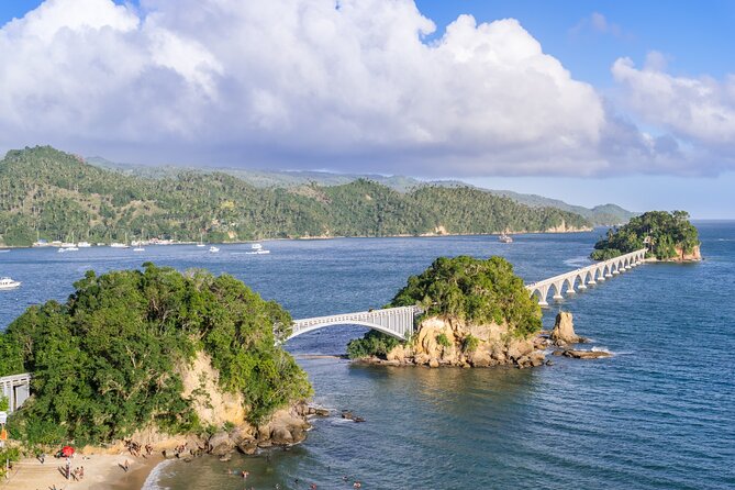 Samana + Cayo Levantado + Horseback Riding from Punta Cana with Lunch - The mountain climb and the El Limón Waterfall lunch view