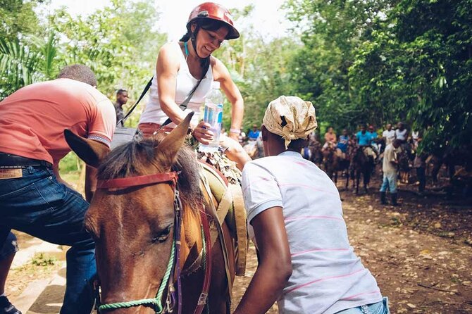 Samaná Experience Whale – The Lemon Waterfall & Bacardi Island - Crowds, group size, and how the day feels once you are moving