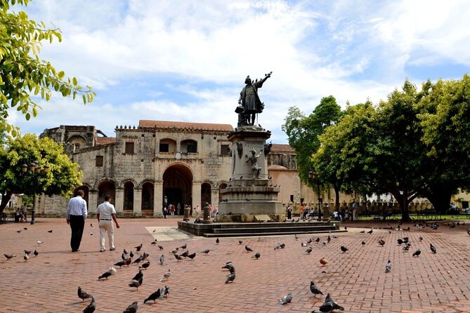 Santo Domingo Historical Tour with Caves from Punta Cana - Palacio Nacional and the gardens photo break