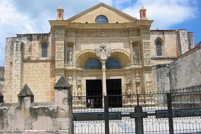 Santo Domingo Sightseeing Tour - Columbus Lighthouse (Faro a Colon): a museum-style stop with freedom to browse