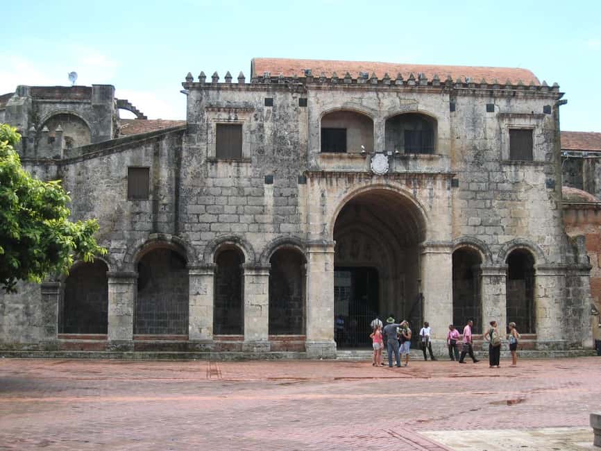 Santo Domingo Tour with caves from Punta Cana - Columbus Lighthouse: Discovery-Era Storytelling on a Timed Visit